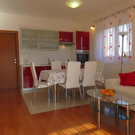 Apartmani Danek Apartment *